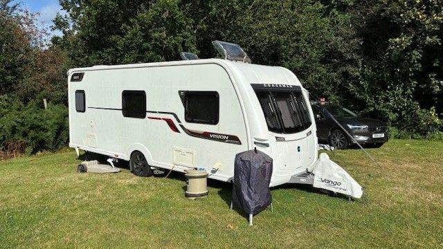 Coachman Vision 5 Berth Family Caravan Plus ALL ACCESSORIES YOU NEED