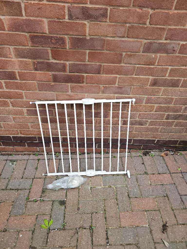 Baby/toddler gate complete set 