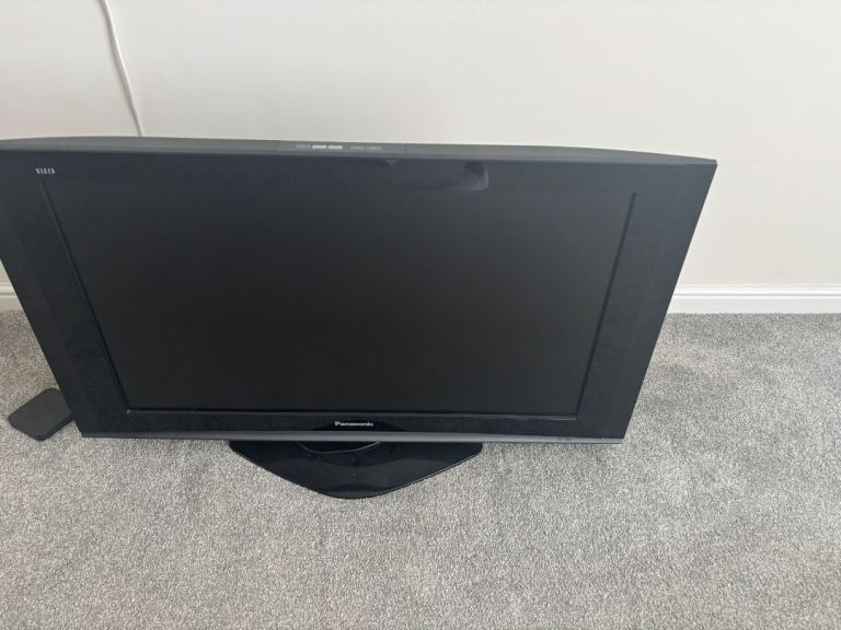 Panasonic TX-37LZD70 LCD TV with Remote - Good Condition