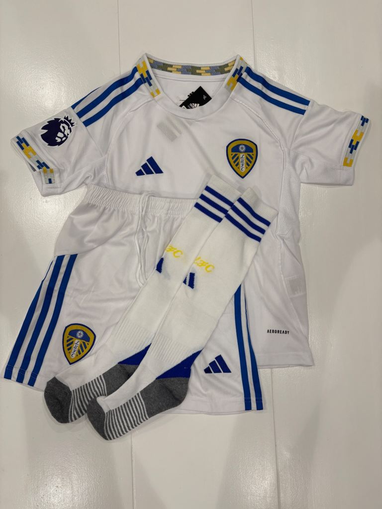 Leeds United 2025/26 junior home kit shirt/shorts/socks bundle (SIZE 2-13yrs)