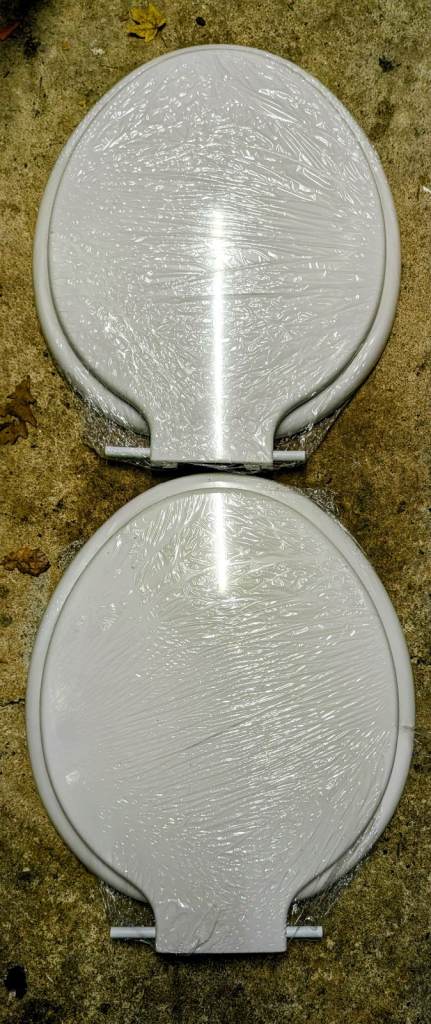 image for 2x Wirquin Celmac Calypso Dual Position Plastic Toilet Seat & Cover