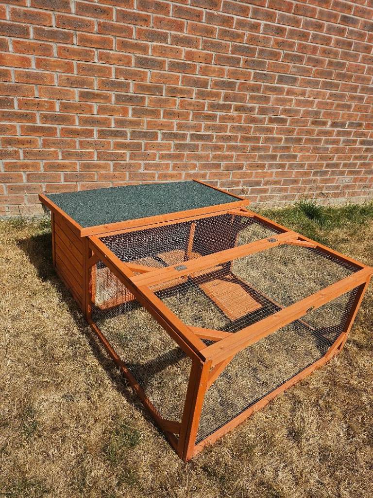Tariq Weather Resistant Rabbit Hutch