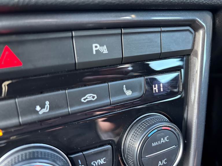 2019 Volkswagen T-Roc 2.0 TDI R-Line 5dr Hatchback DIESEL Manual