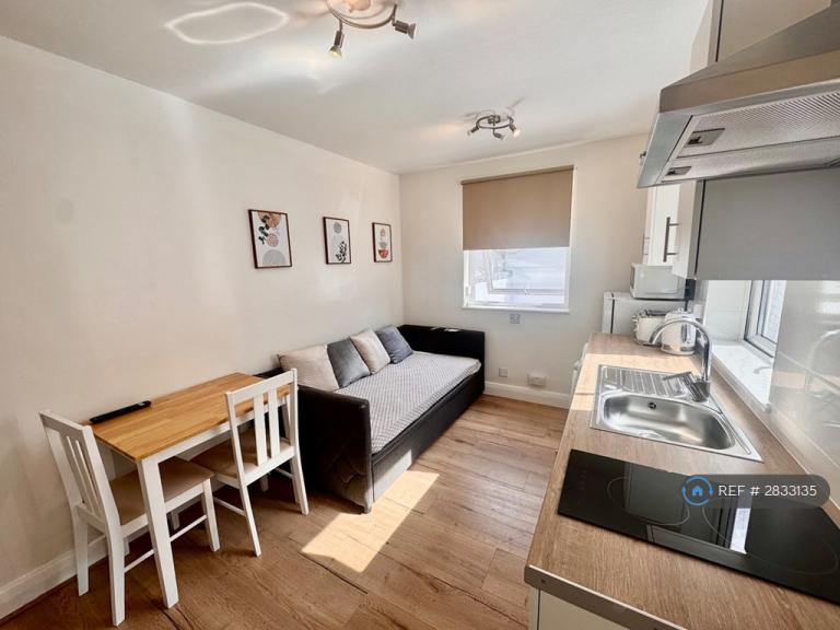Studio flat in Sussex Gardens, London, W2 (#2833135)
