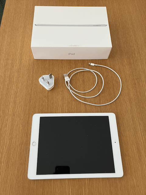 Apple iPad 6th Gen 128GB WiFi with Charger and Box – Excellent Condition