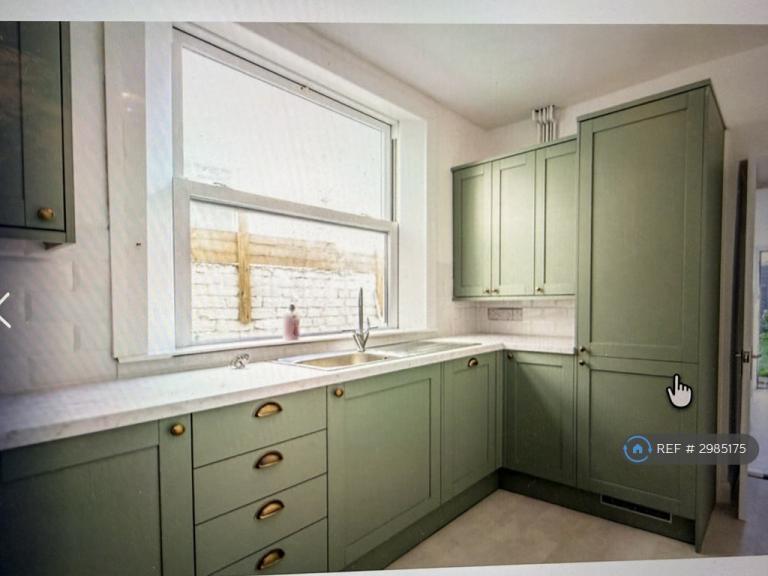 3 bedroom house in Harold Road, Southsea, PO4 (3 bed) (#2985175)