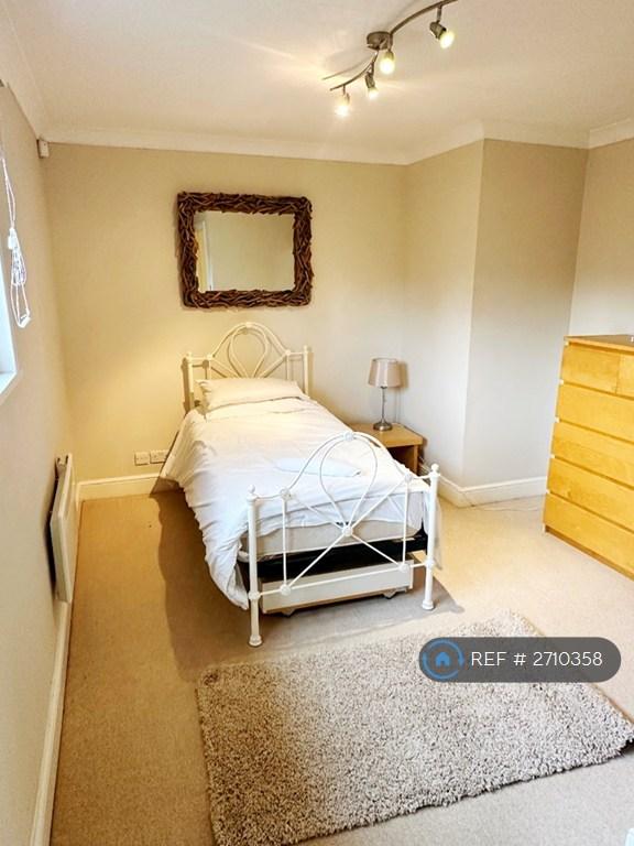 3 bedroom flat in Windsor Forest Court, Ascot, SL5 (3 bed) (#2710358)