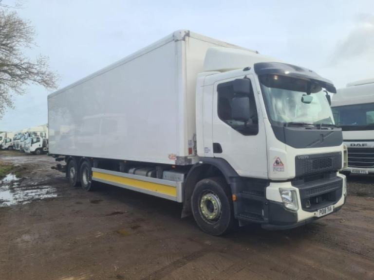 2018 VOLVO FE320 