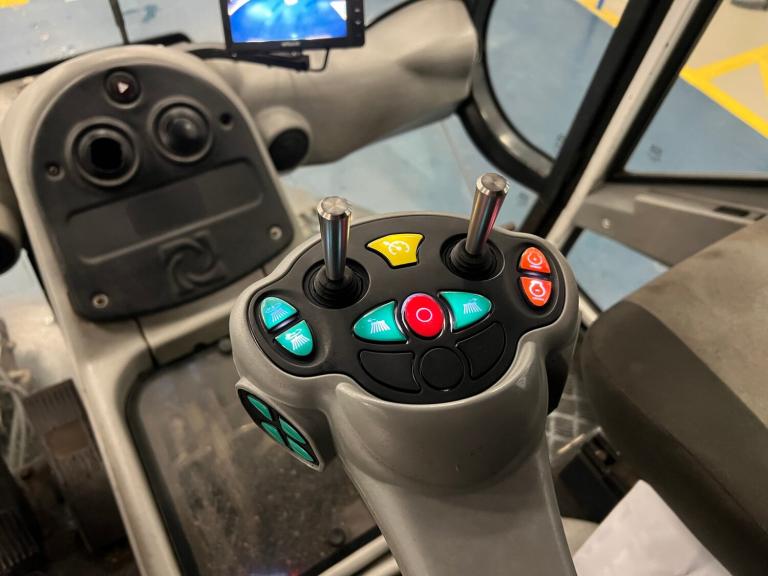 2015 JOHNSTON SWEEPERS CX400 4X2 7.5 TON DIESEL AUTO SWEEPER  Diesel Automatic