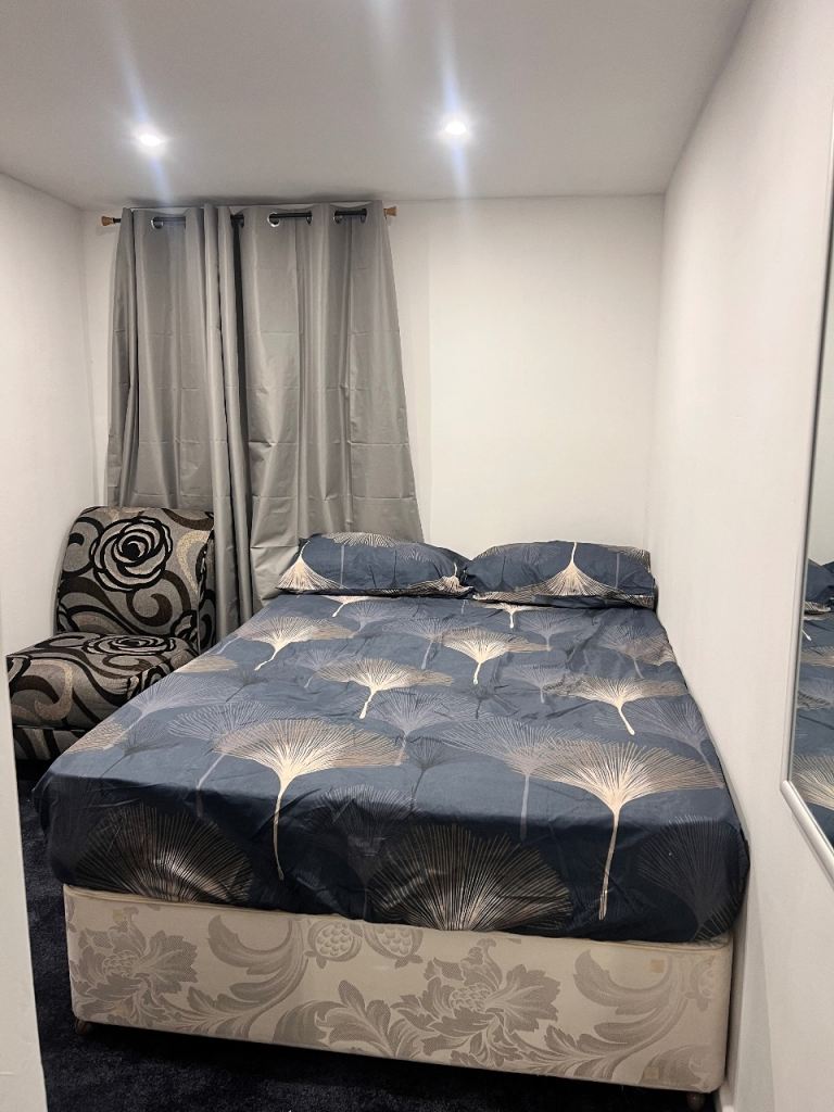 1 bedroom studio apartment (All bills included)