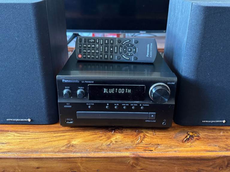 Panasonic Bluetooth Micro Hi-Fi System with Speakers & Remote.   model SAPMX82M