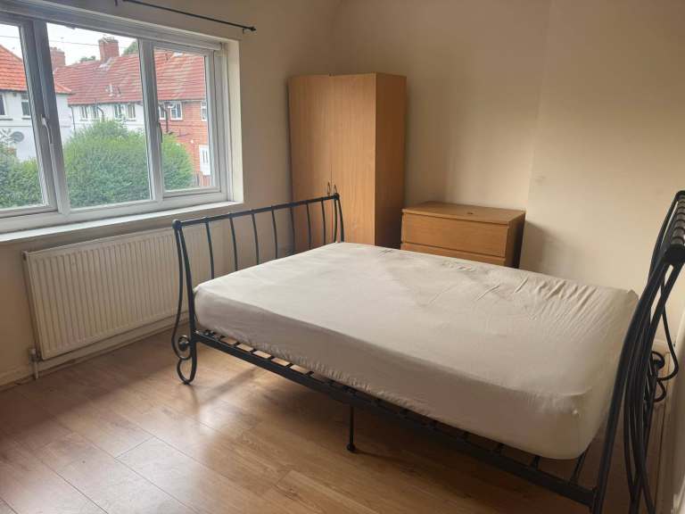 Spacious and Cosy Double Rooms for Rent in -  CO1 2RT