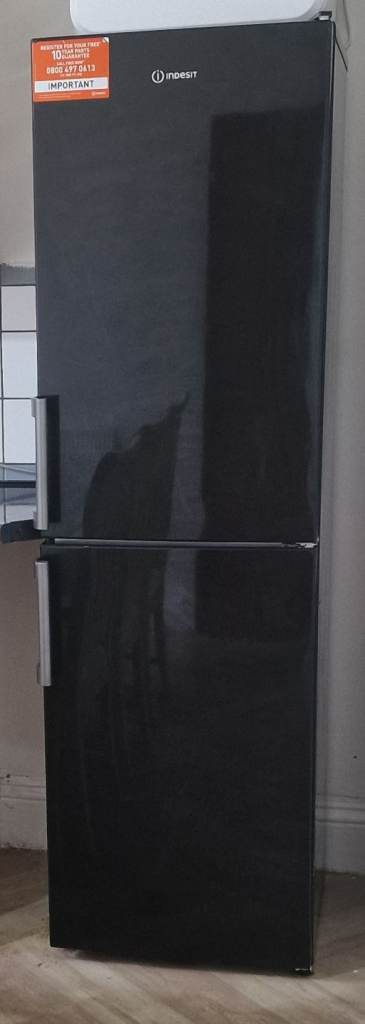 Indesit Black Freestanding Fridge Freezer
