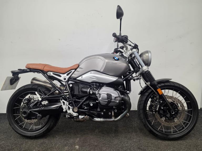 BMW NINE-T SCRAMBLER X ** HEATED GRIPS - AKRAPOVIC EXHAUST - TAN SEAT **