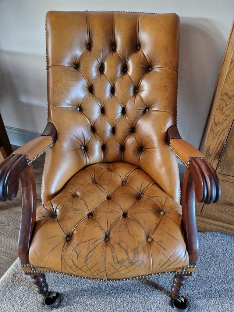 Leather chair 