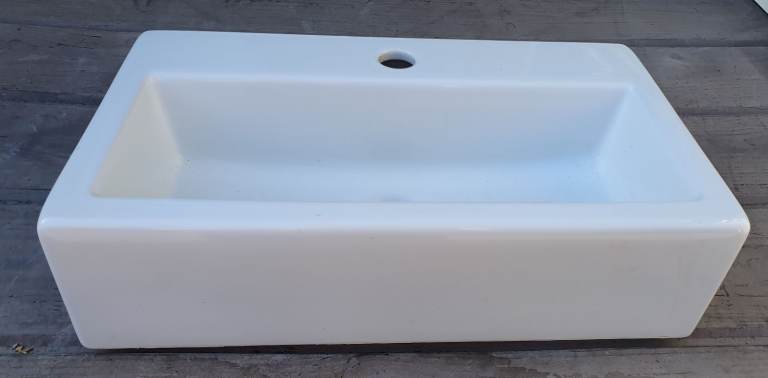 White Ceramic Cloakroom Bathroom Sink Basin – Unused