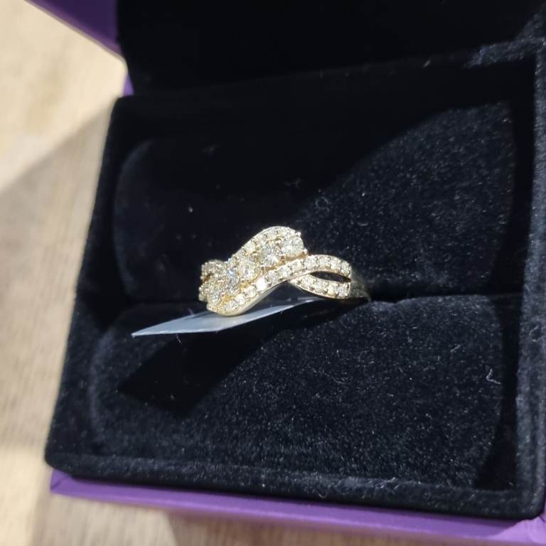 Gold 9ct Diamond cluster ring.  0.50ct. 