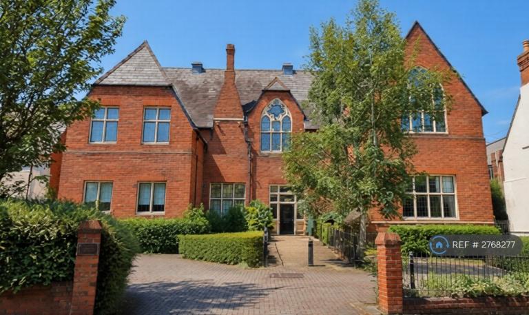 1 bedroom flat in Bachelors Acre, Windsor, SL4 (1 bed) (#2768277)