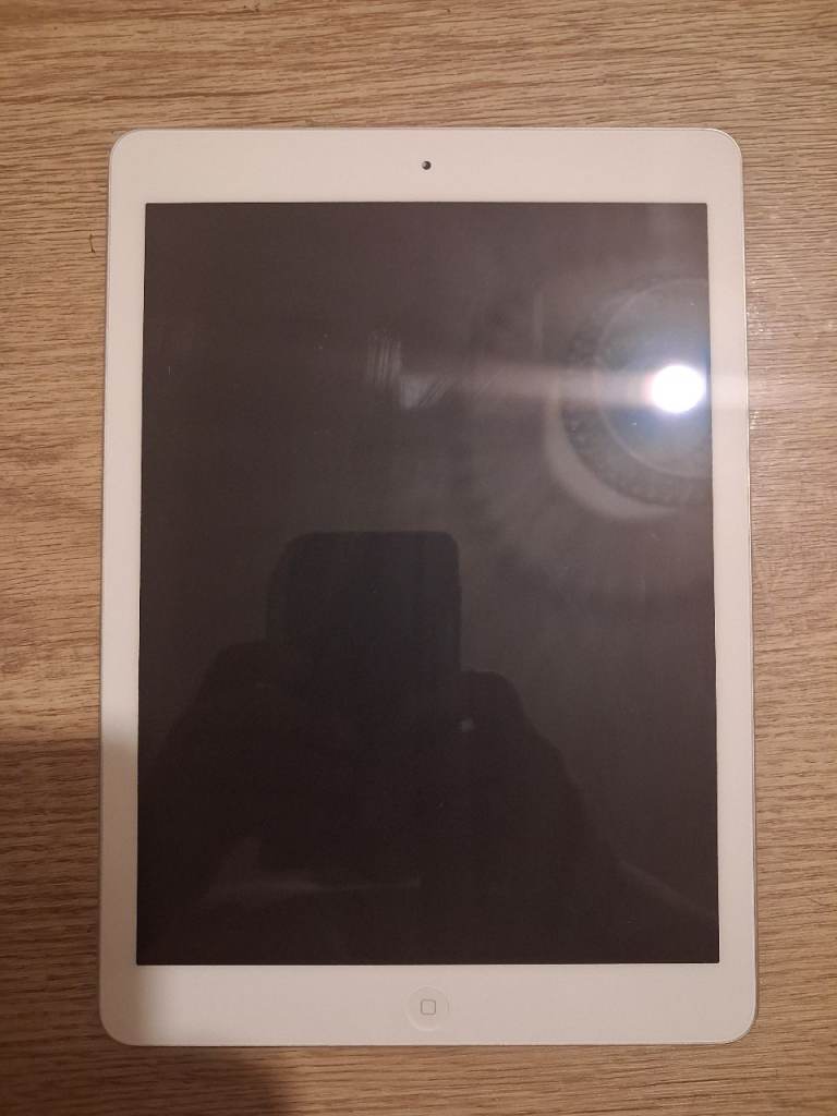 Apple iPad Air – Silver, Good Condition
