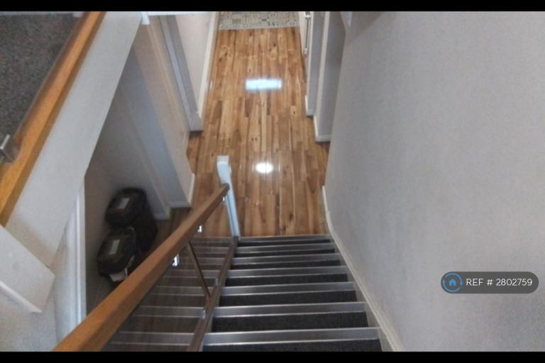 Studio flat in Ferngrove East, Bury, BL9 (#2802759)