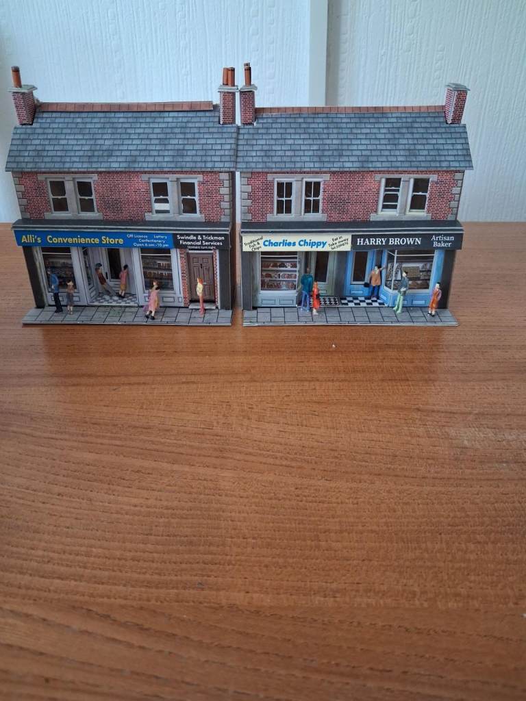 Metcalf OO Guage Half build of 3 shops and figures