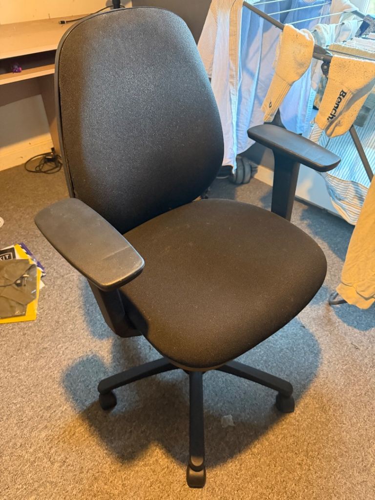 Office Desk Chair – Adjustable Swivel Chair with Armrests – Excellent Condition