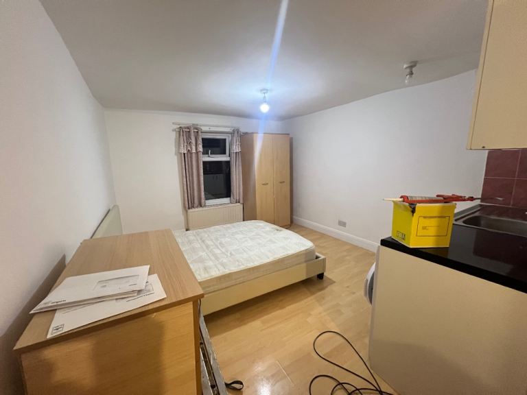 S/C Spacious Studio, 15 Minutes To Central London 