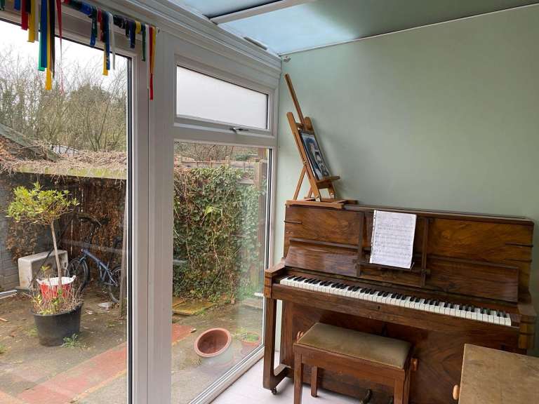 4 bed Terraced House with conservatory, parking and a big conversion, extension potential