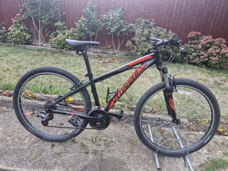 BOYS TEENAGER YOUTH MENS SPECIALIZED HARDROCK 27.5 INCH WHEELS 16 INCH FRAME 21 SPEED BIKE BICYCLE