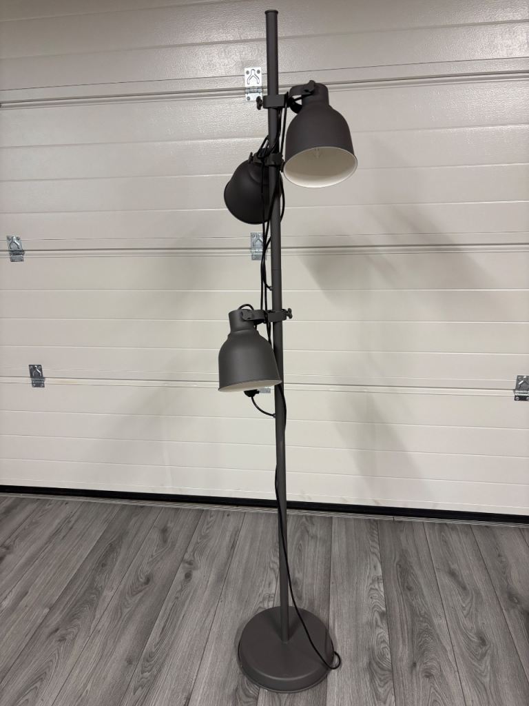 Industrial-Style Floor Lamp with Three Adjustable Lights – Grey