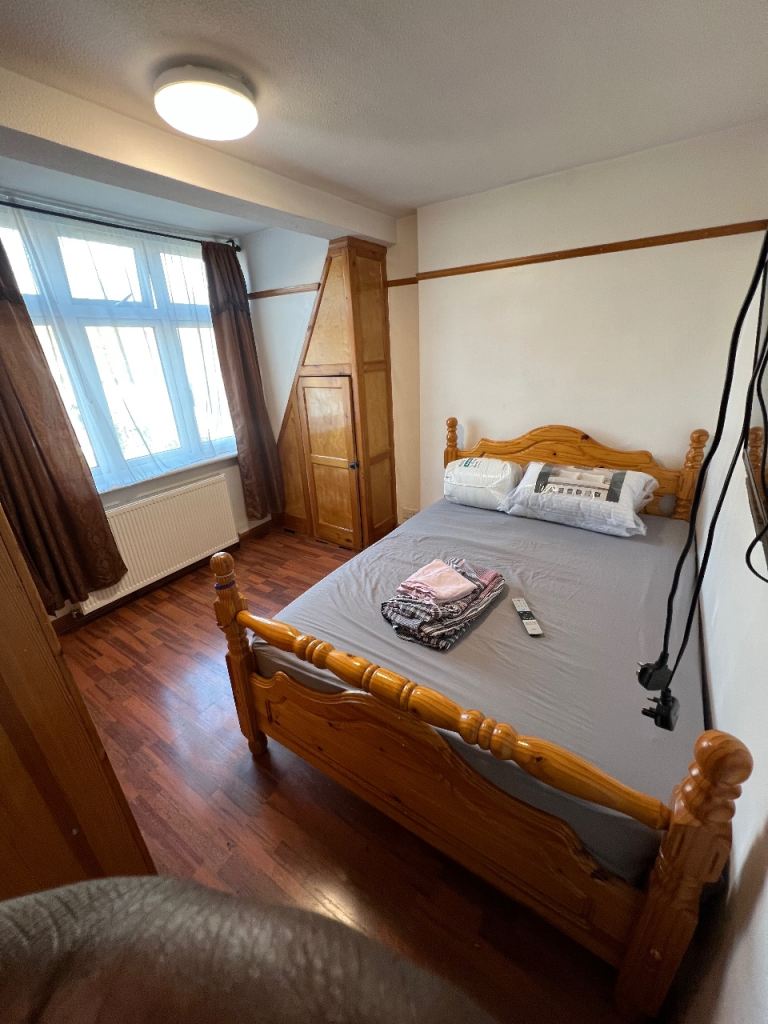 1 Large Double Rooms Available – Grove Park (All Bills Included)