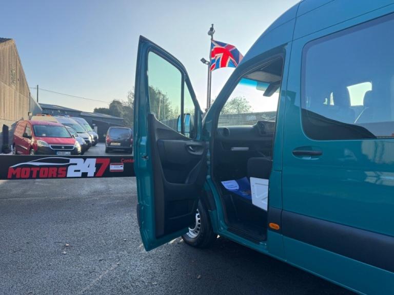  Mercedes-Benz Sprinter SPRINTER 2.1L 314CDI 3.5t H2 L2 RWD WINDOW COMBI CREW