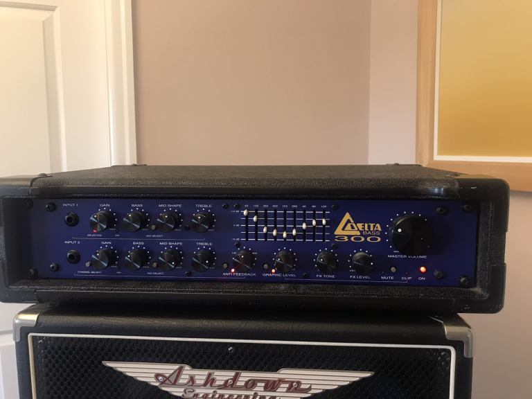 CARLSBRO DELTA BASS 300W AMP, clear, rare now, great sound!