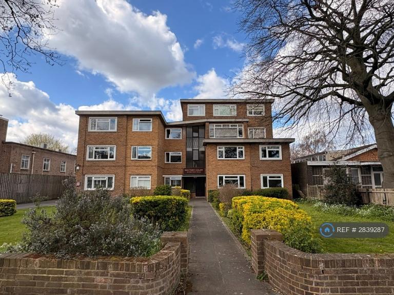 2 bedroom flat in Rectory Road, Beckenham, BR3 (2 bed) (#2839287)