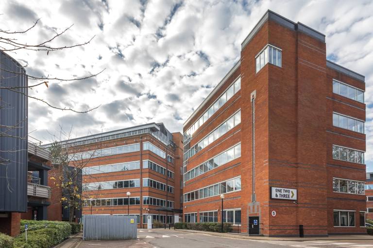Borehamwood - WD6 1JN \ Private Office for 2 Workstations