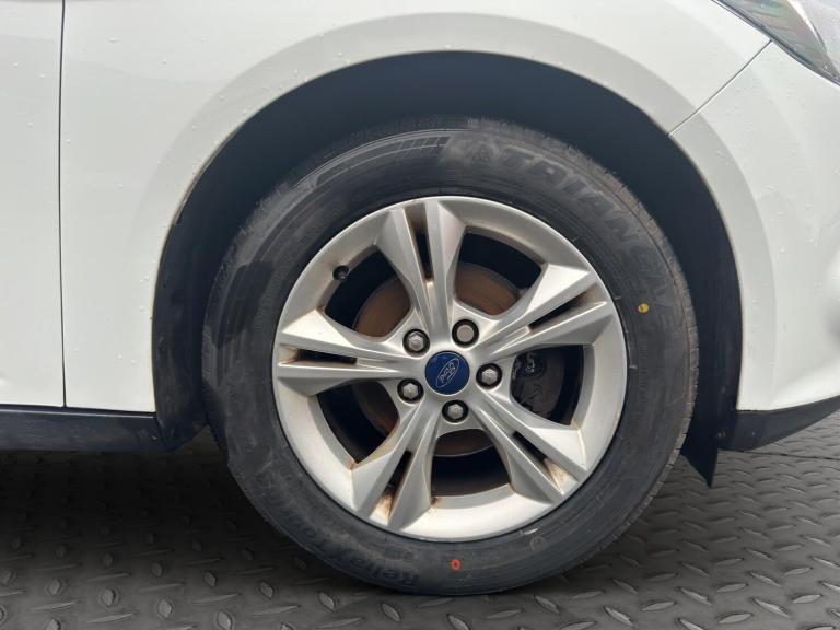 2013 Ford Focus 1.6 Zetec Euro 5 5dr HATCHBACK Petrol Manual