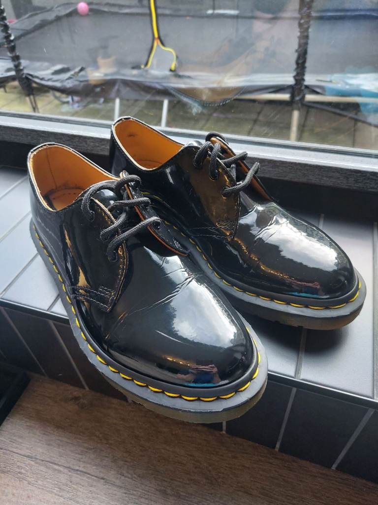 image for Dr Martens shoe patent size 6
