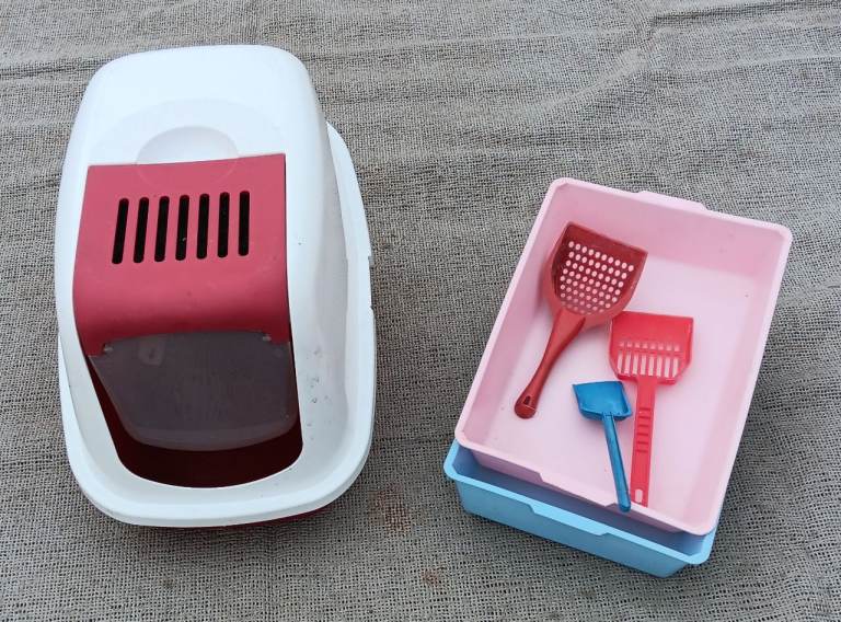 Cat litter tray
