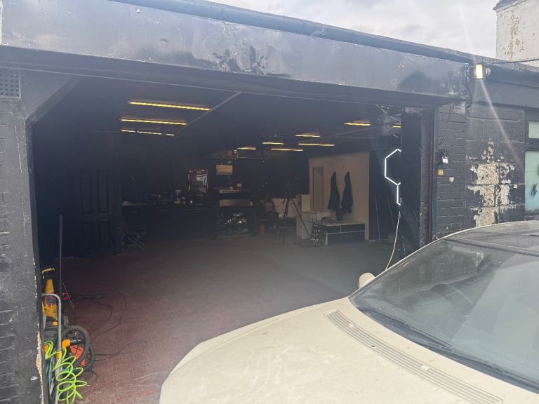 Car garage for rent 