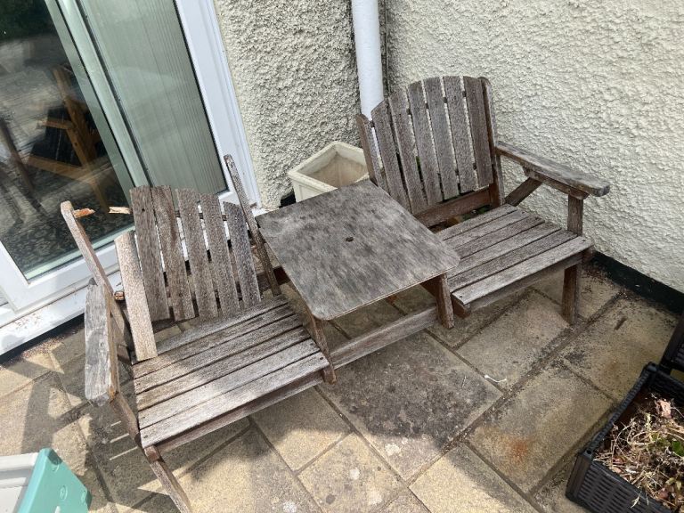 Wooden Garden Twin Seat Bench with Table - Needs Repair
