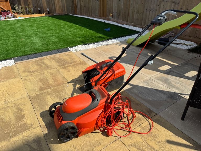 Flymo Simpliglide 300 Electric Hover Lawnmower – Good Condition