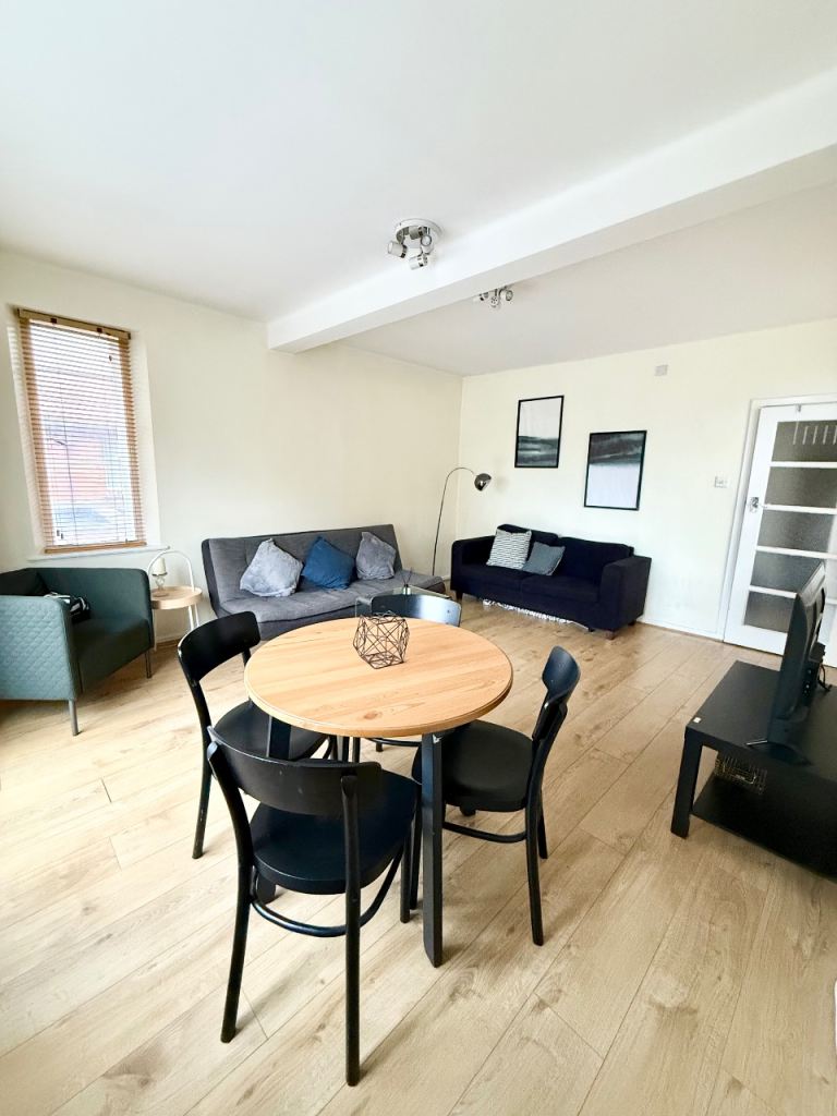 Spacious 2 bedroom flat in shepherds bush