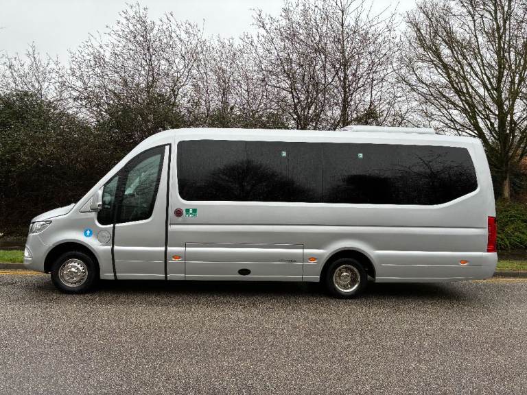 Mercedes-Benz, FERQUI MIDI-BUS AUTO 519 22 SEATER