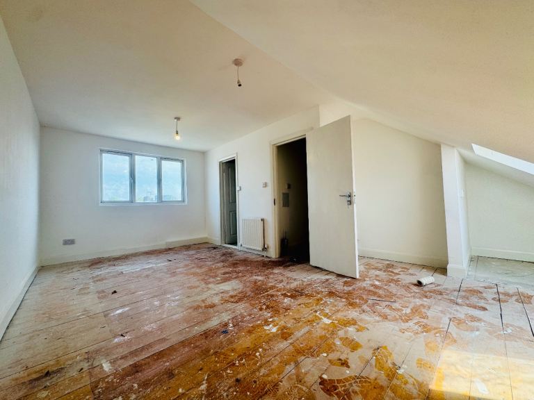 No Company Let Coming Soon - 4 Bed 3 Bathroom Parking Rear Garden  - West Harrow Rayners Lane 