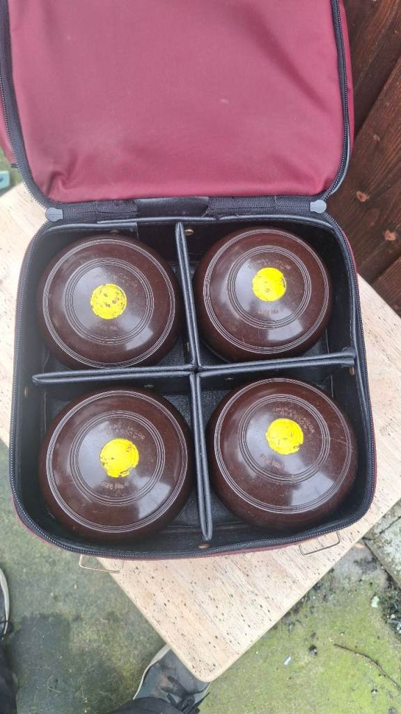 Thomas Taylor Glasgow Bowls Set