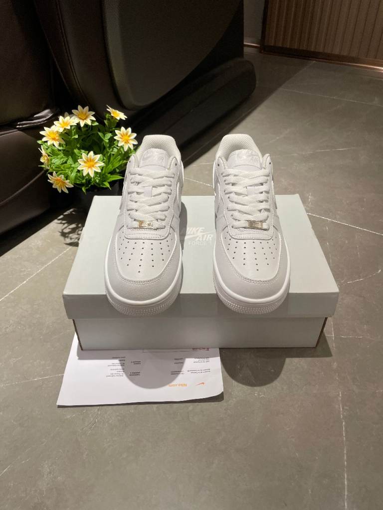Nike Air Force 1 Low '07 White Brand New In Box UK 9.5