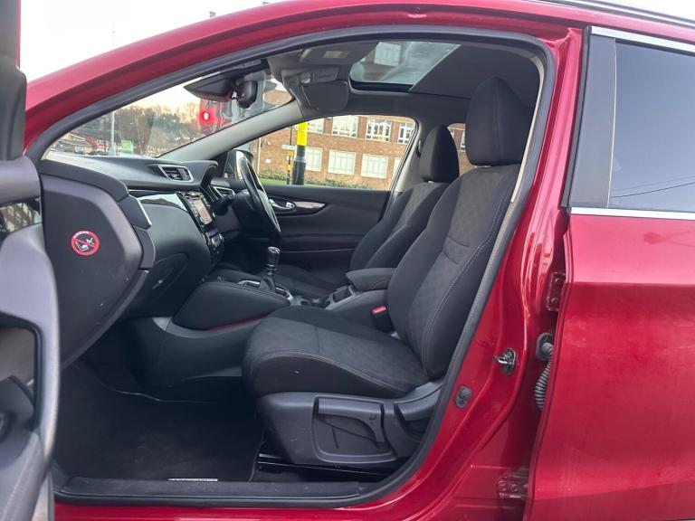 2015 Nissan Qashqai 1.2 DiG-T N-Tec+ 5dr HATCHBACK PETROL Manual