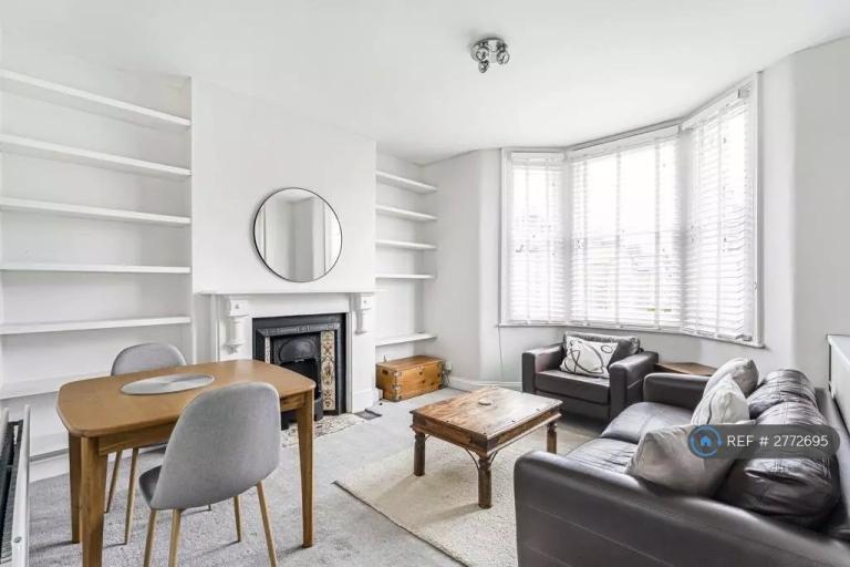 2 bedroom flat in Blakemore Road, London, SW16 (2 bed) (#2772695)