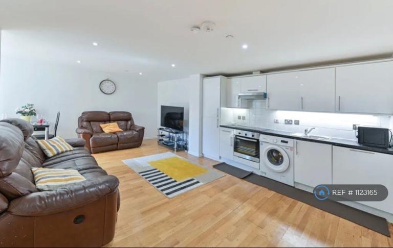 2 bedroom flat in Camberwell Road, London, SE5 (2 bed) (#1123165)