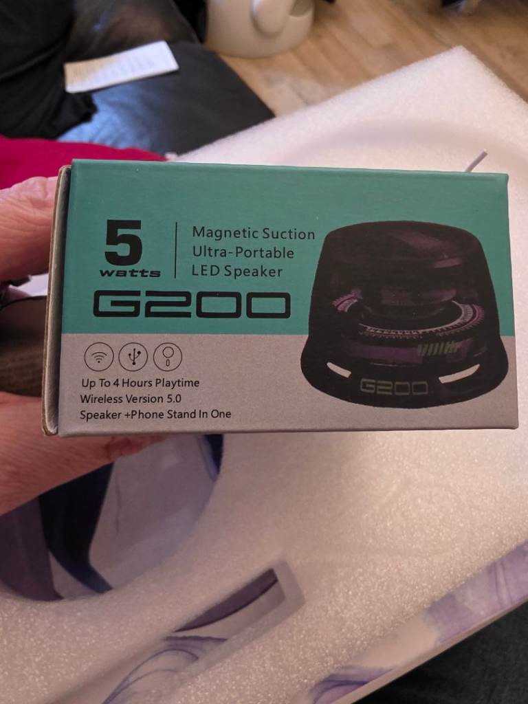 Portable LED Speaker witn suction